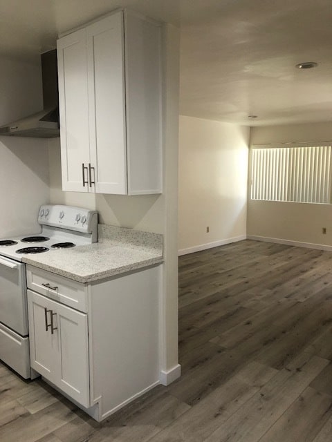 KIT/ LIVING ROOM - 1922 Curtis Ave Unit 2