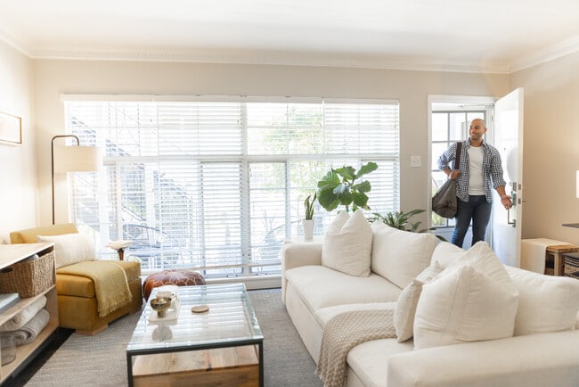 Building Photo - 1119 N Sweetzer Ave Unit 11