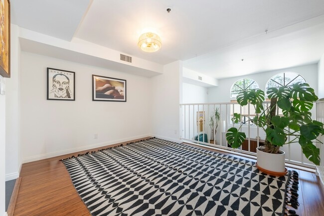 Photo - 1001 Figueroa Terrace