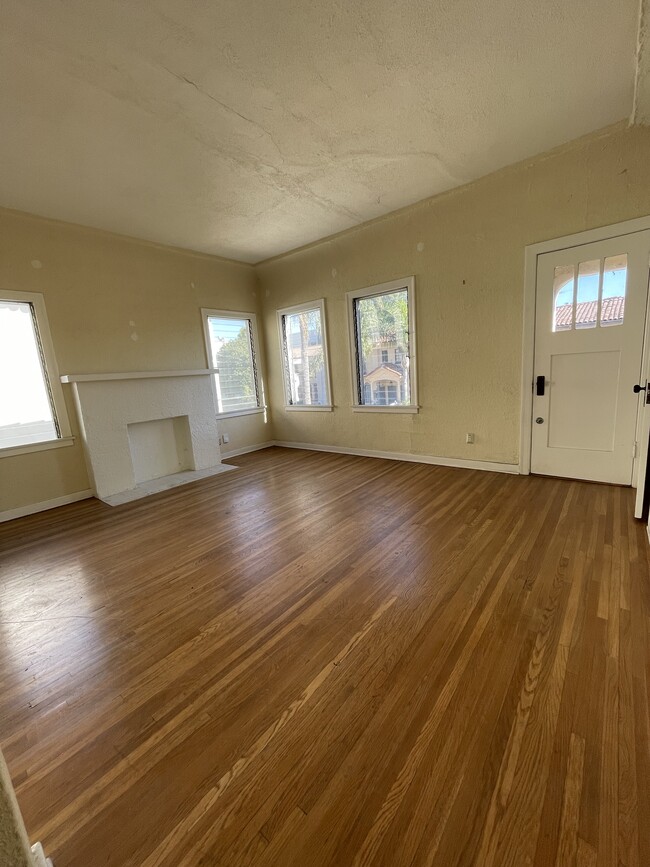 Photo - 417 N Gardner St Unit 419