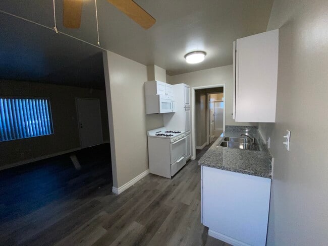 Photo - 10159 Fernglen Ave Unit 10157