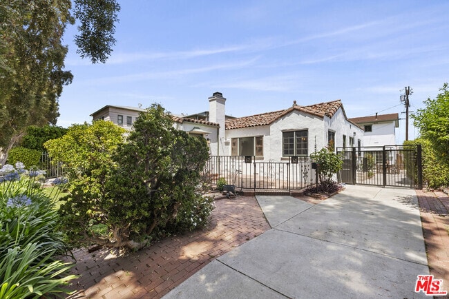 Building Photo - 1122 S La Peer Dr Rental