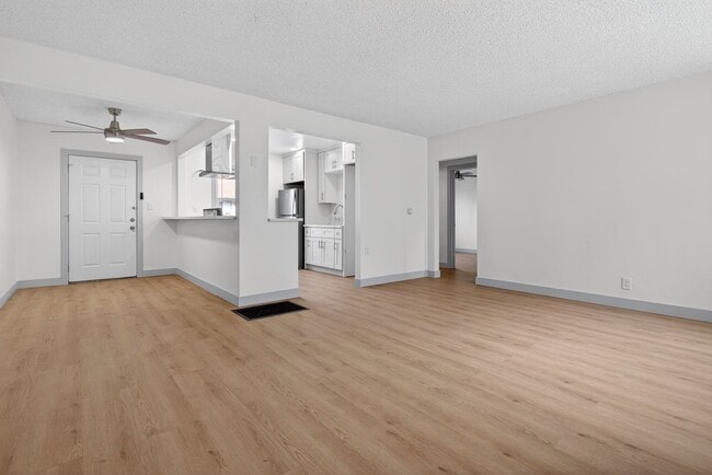 Building Photo - 933 Alamitos Ave