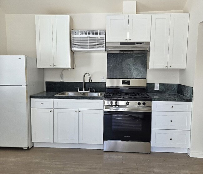 Photo - 5301-5303 Cartwright Ave. Unit 5303.5