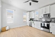 1BR, 1BA - 510SF - Living Room - Lakeside Village Apartments