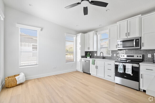 1BR, 1BA - 510SF - Living Room - Lakeside Village