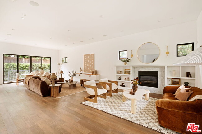 Photo - 1023 Superba Ave