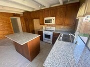 Photo - 2262 Lyndhurst Ave House