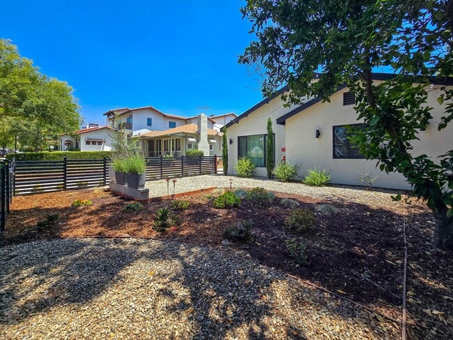 Photo - Newly Renovated 4BR Lamanda Park Units! Unit 94