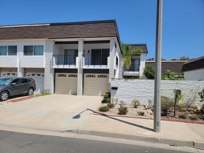 Building Photo - 4 Bedroom Home