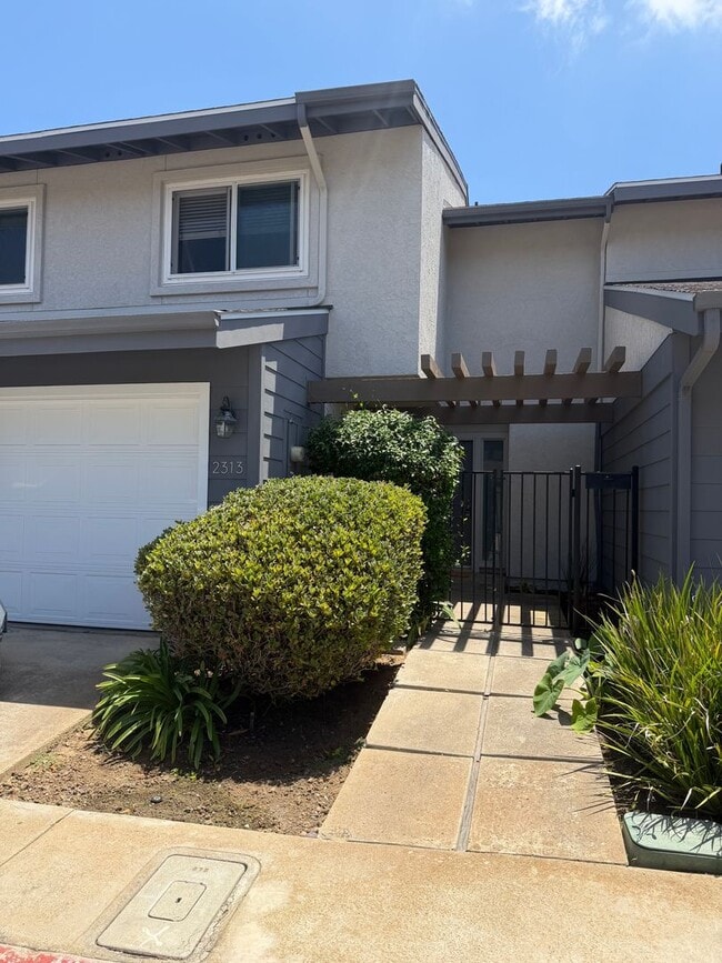 Building Photo - Highly Desirable Park Point Loma Townhome!