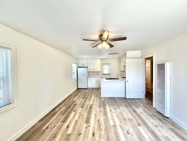 Building Photo - 662-668 Florence Street Unit 662
