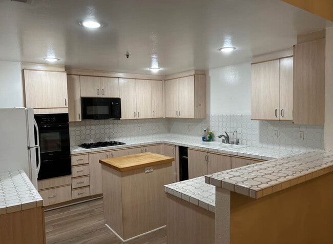 Kitchen - 5350 White Oak Ave Unit 209