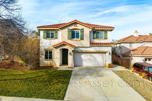 Building Photo - Spacious 3 Bed + Loft-Style Living in Lake Elsinore w/ Private Yard