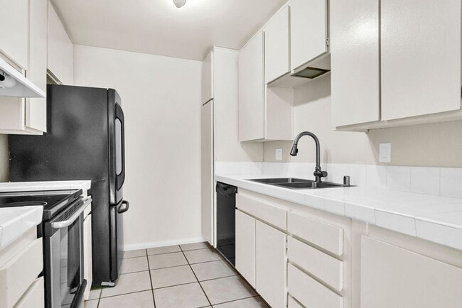 Photo - Spacious three bedroom with office in Prim...