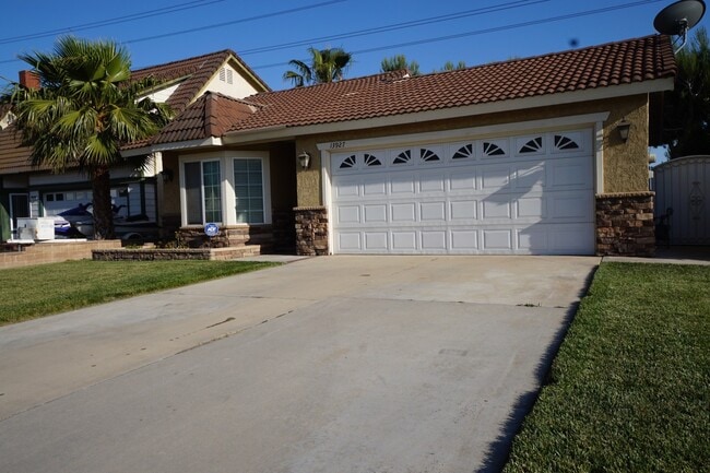 Photo - 3 Bedrooms with big backyard