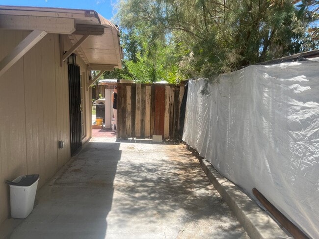 Building Photo - 3714 Daisy St