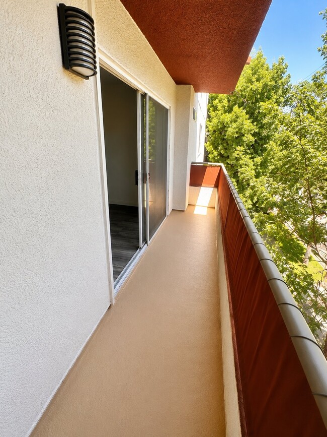 Photo - 15009 Moorpark St Unit 203