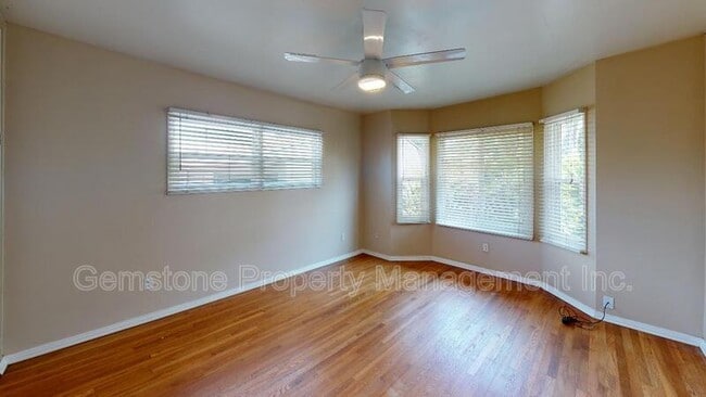 Photo - 4947 63rd St