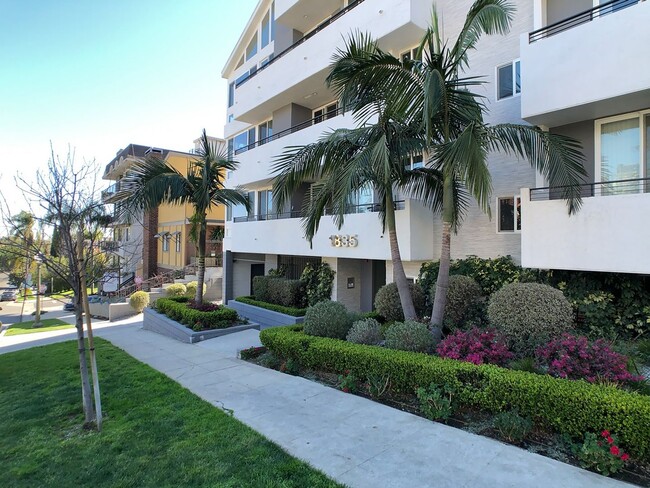 Photo - Holmby Street Luxury Investments LLC