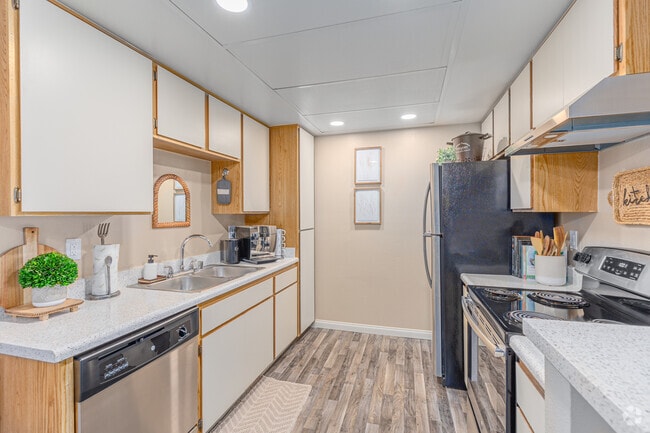 2BR, 2BA - 918SF - NON UPGRADED Kitchen - Wintercrest Village Apartments