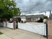 Photo - Upgraded 4+2 w/hardwood floors + great bac... House
