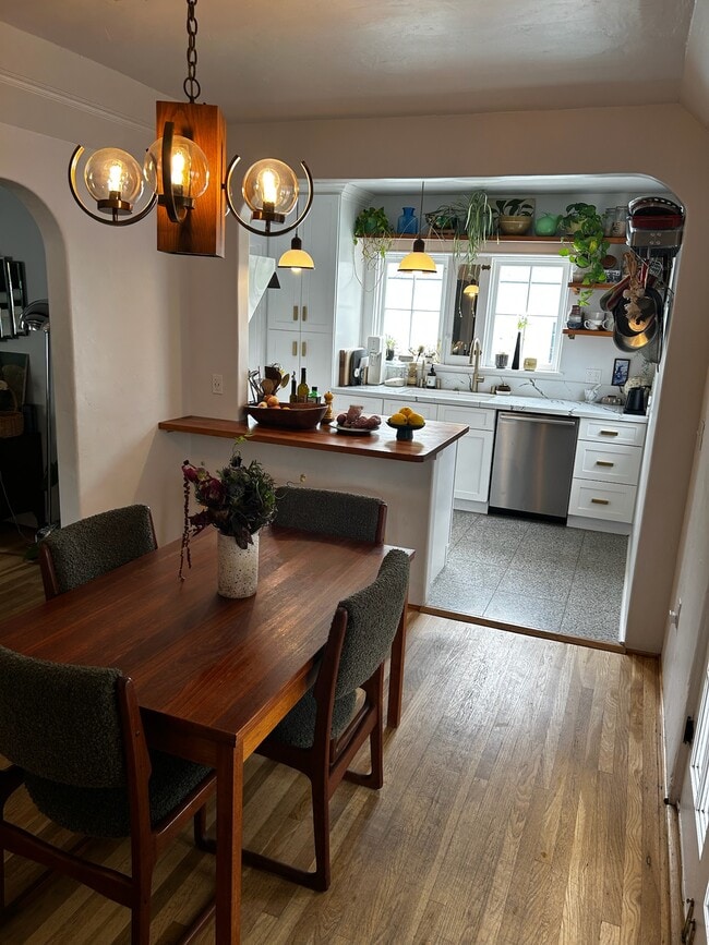 Photo - 1851 Hope St