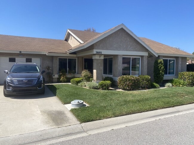 Building Photo - 2 Bedroom 2 Bath with Den/Office in Leisure Village