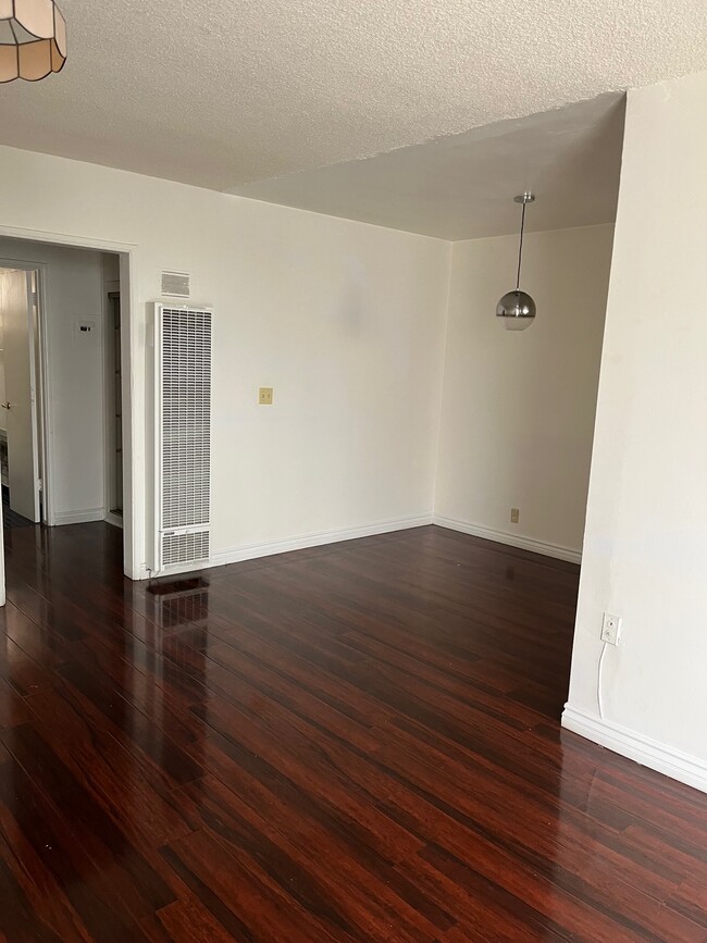 Photo - 827 N Hudson Ave