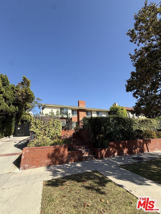 Photo - 758 S Windsor Blvd