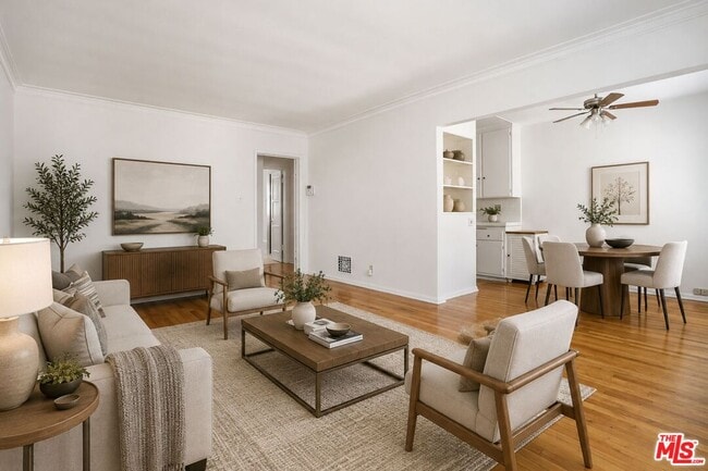 Building Photo - 8551 Holloway Dr Unit 3/4