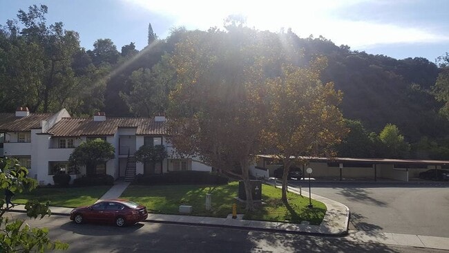 Building Photo - 2-Bed, 2-Bath Near SDSU!