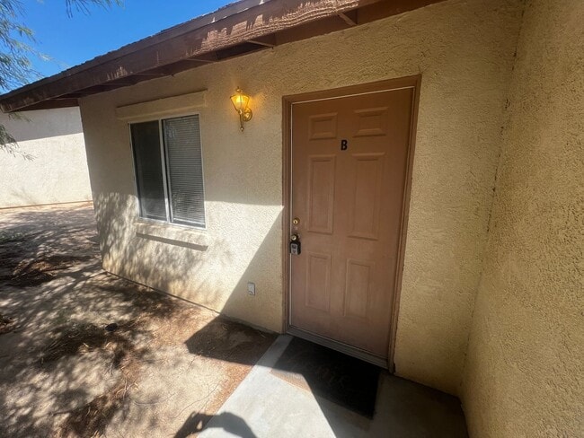 Building Photo - 6320 Mesquite Ave Unit B Rental