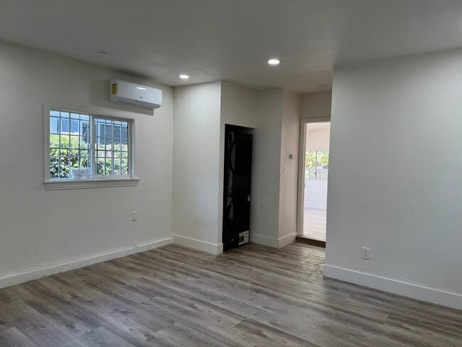 Photo - 765 W Lexington Ave