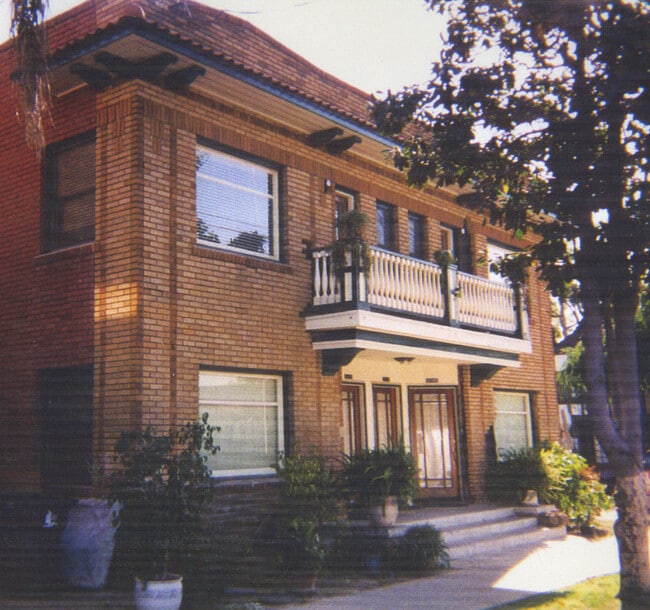 Photo - 640 W 8th St Apartments