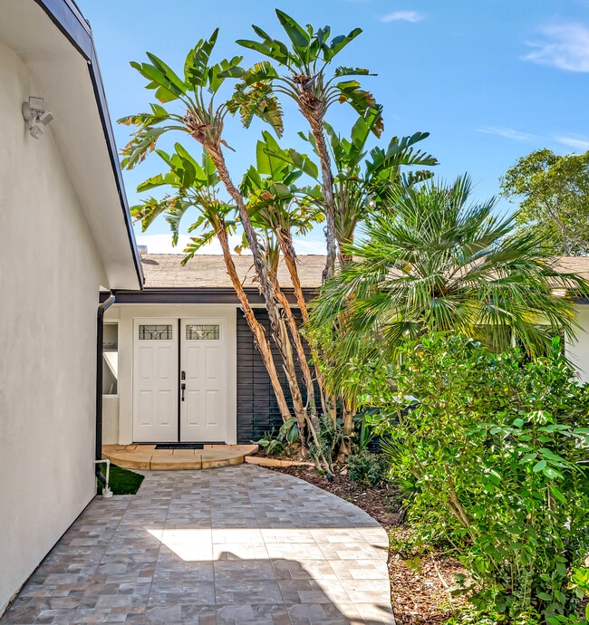Photo - 5557 Ostin Ave