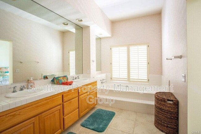 Photo - 34 Lakefront