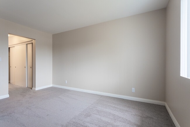 2BR, 2BA - 1000 SF - Las Mariposas Apartments