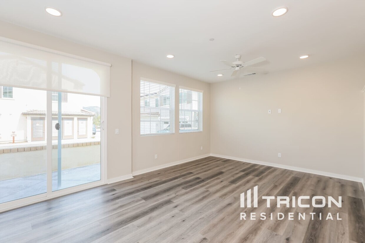 3D Tour - 24907 Padre Ct Townhome