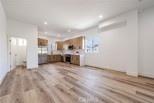 Photo - 4445 Auckland Ave