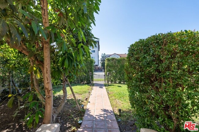 Photo - 1428 S Sherbourne Dr