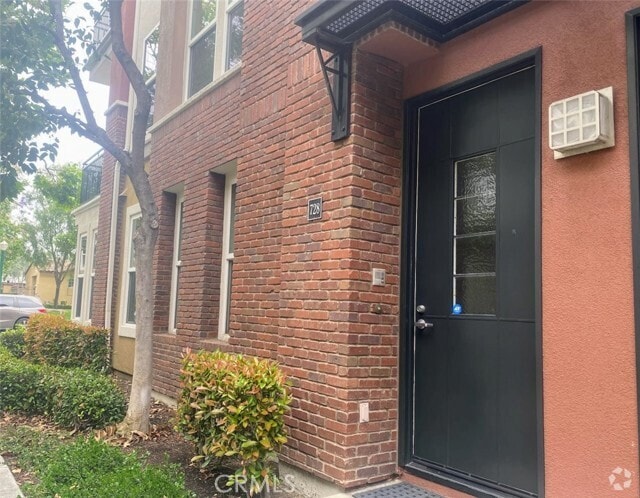 Building Photo - 728 W 1st St Rental