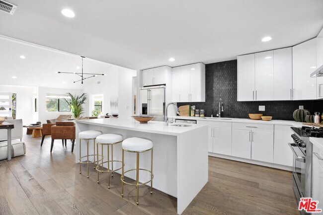 Photo - 3526 Kelton Ave