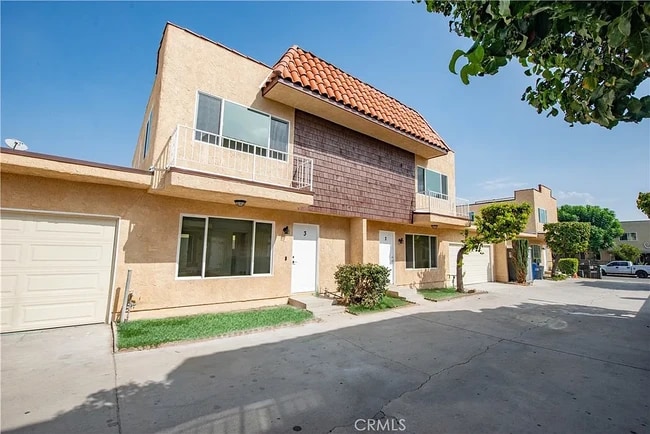 Photo - 8839 Cedros Ave