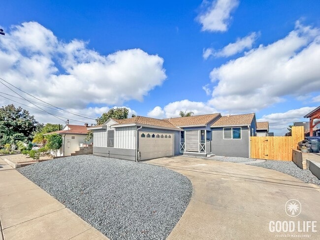 Building Photo - Beautiful 3BD/2BA W/ Updated Kitchen and A...