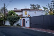 Set behind private gate - 2942 Passmore Dr House