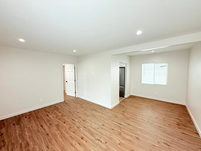 2302-2306 N Frederic St - 2302-2306 N Frederic St Unit 2304 N Frederic St