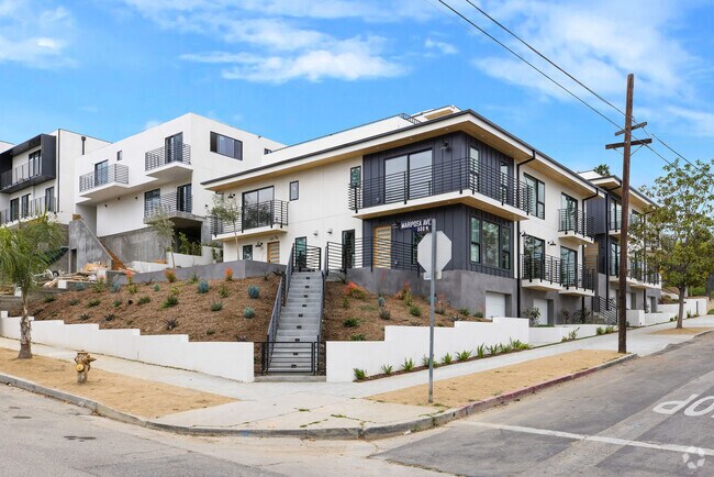 Building Photo - 571 N Mariposa Ave Rental
