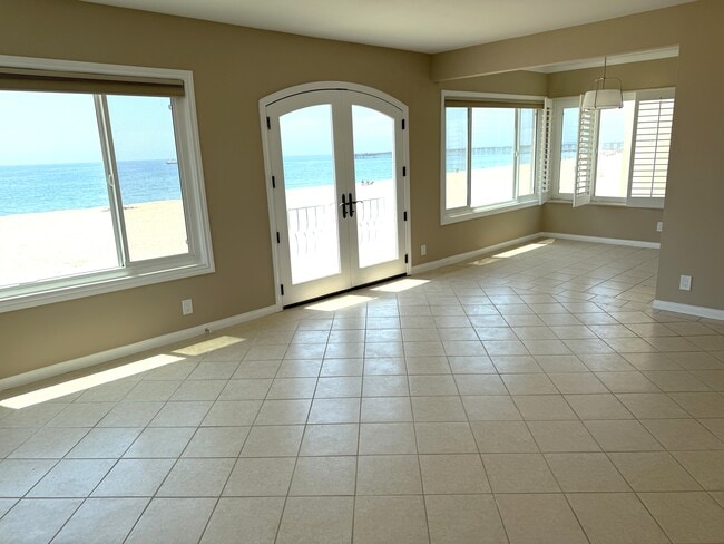 Photo - 1319 E Seal Way Unit B