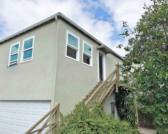 Front of Property - 1312 S Victoria Ave Unit 1312.5
